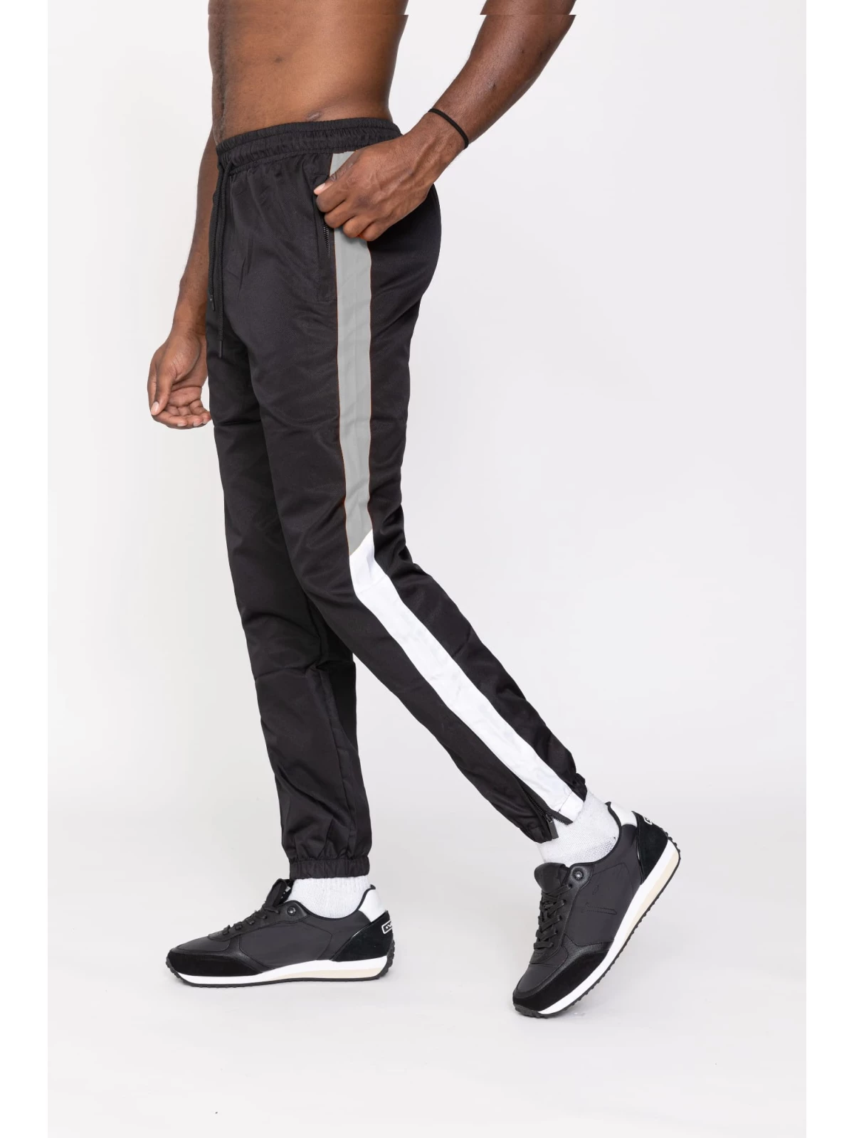 Zayne Milano - Heren Joggingbroek - Zakken Op De Zijkant - Zwart met bies - Art.nr. TX-805-1-ZW